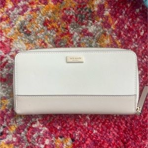 Kate spade white and tan zipper wallet